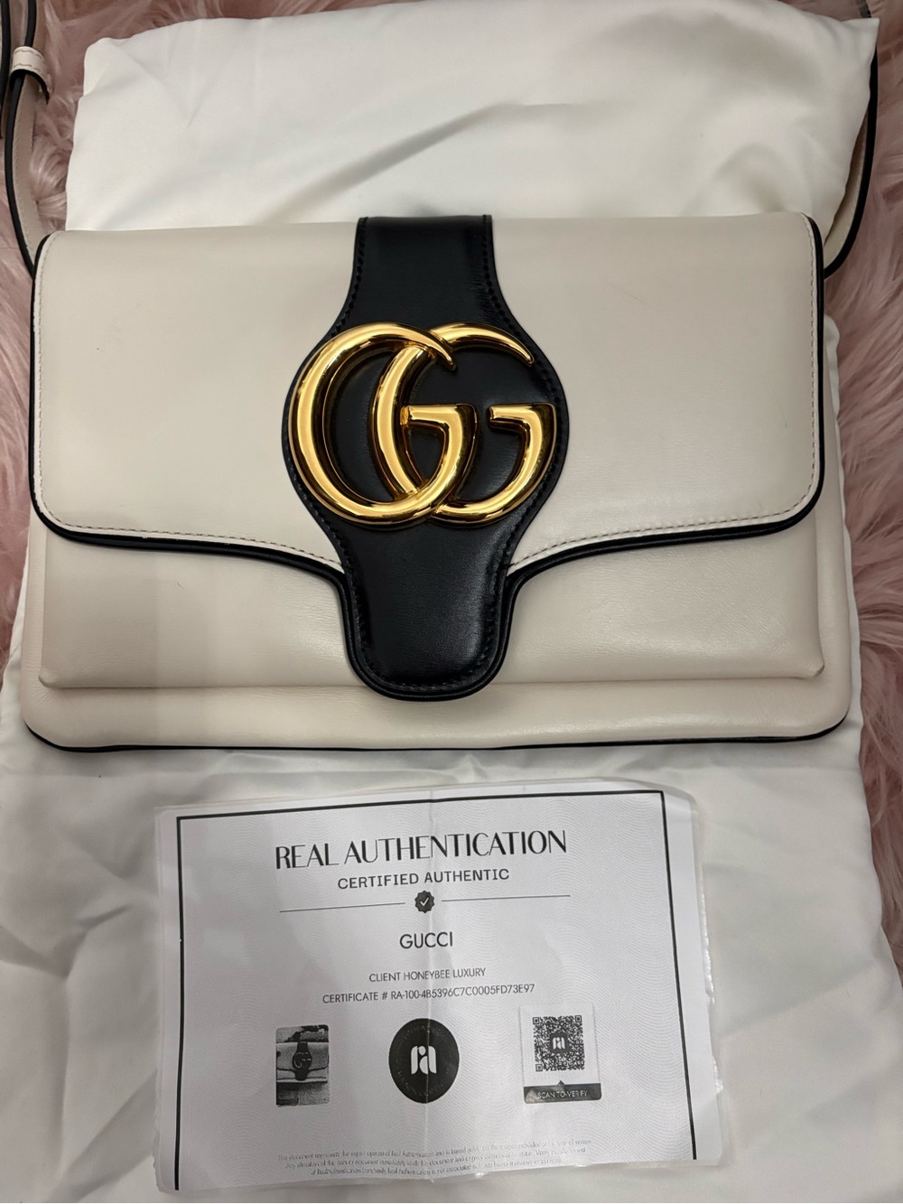 Gucci Cream Leather Crossbody with Black Trim & Gold GG - Picture 2 of 7